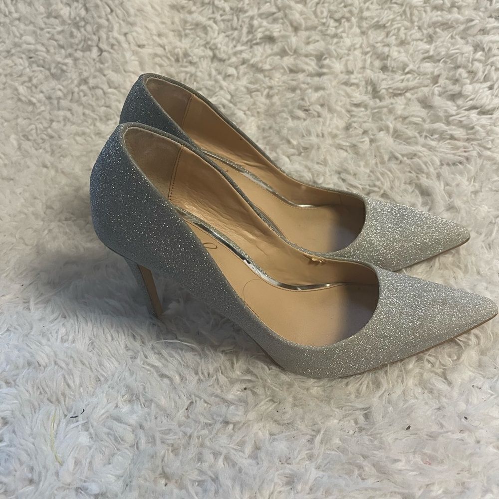 Jewel Badgley Mischka Elegant Fabric Silver Shimmery Women's Heels SZ9M 7.5